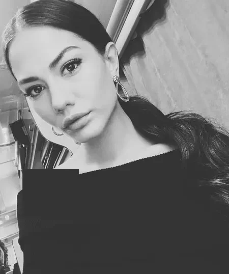 عکس؛ بیوگرافی و زندگی شخصی دمت اوزدمیر بازیگر و مدل تبلیغاتی ترکیه 6 120 1