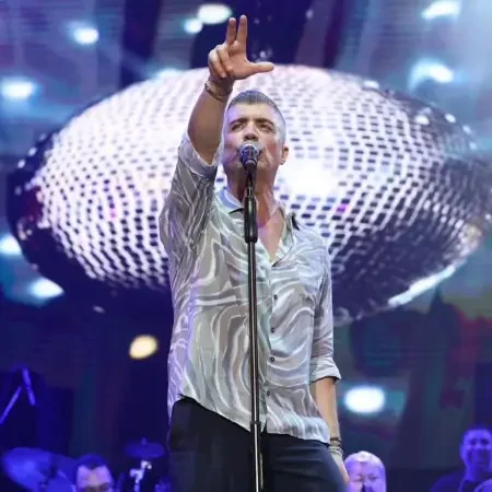 عکس؛ بیوگرافی و زندگی شخصی اوزجان دنیز خواننده و بازیگر و مشهور ترک 4 97