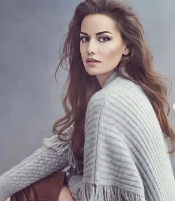 عکس؛ بیوگرافی و زندگی شخصی فخریه اوجن رتبه نهم در فهرست ۳۰ زن زیبا در جهان 5 Screenshot 2026 01 05 141704 1