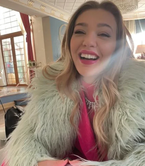 عکس؛ بیوگرافی و زندگی شخصی ملیسا دونگل بازیگر و مدل ترکیهای 2 Screenshot 2026 01 05 184127 1