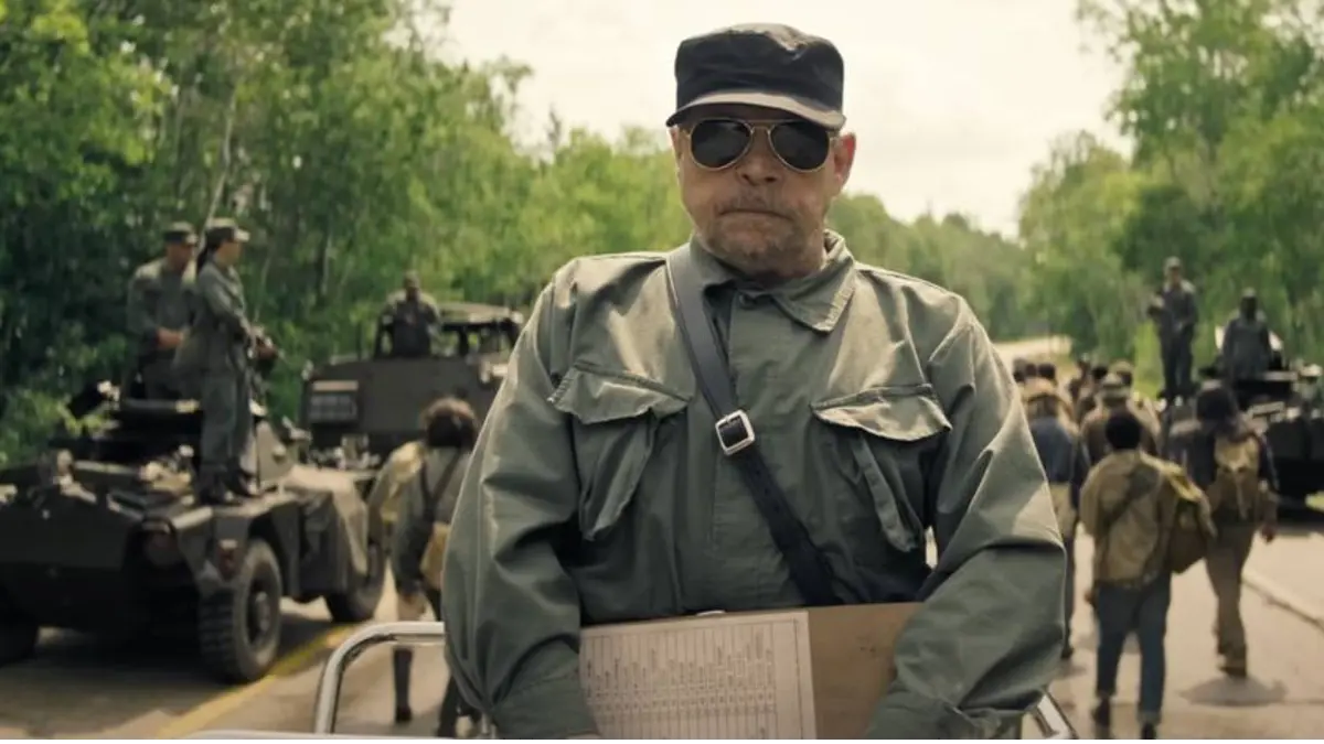 به‌تازگی پوستر جدیدی از فیلم The Long Walk منتشر شد