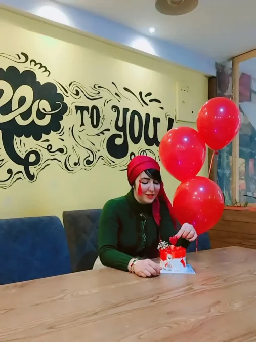 سفر در زمان؛ عکس نجمه گلتپهای بعد سریال سوجان و در جشن تولدش 4 11zon mersede. .jahani 1765838359 3788449198296011574 2641699234