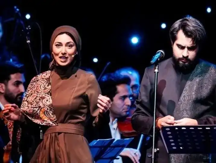 سفر زمان؛ عکس «مریم» سریال ساهره در حال اجرای دکلمه در یک کنسرت 4 2 13