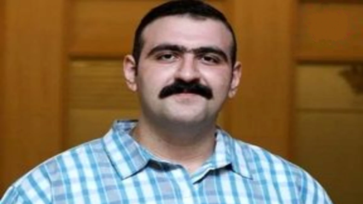 سفر در زمان؛ عکس «بهروز» سریال پایتخت در مراسم ختم مادر ریما رامینفر 1 عکس «بهروز» سریال پایتخت در مراسم ختم مادر ریما رامینفر