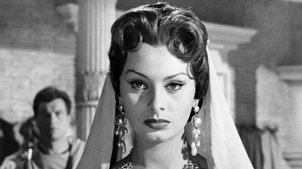 اعتراف سوفیا لورن، همیشه آرزوی خوردن یک شکم غذای سیر را در دل داشتم 2 سوفیا لورن1