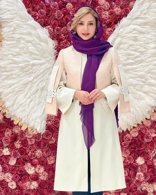 شبنمقلیخانیدرلباسفرشته