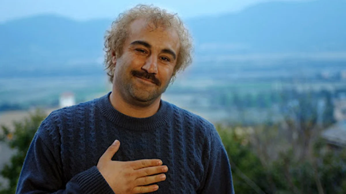 عکس گریم «نقی معمولی» در پشت صحنه سریال پایتخت